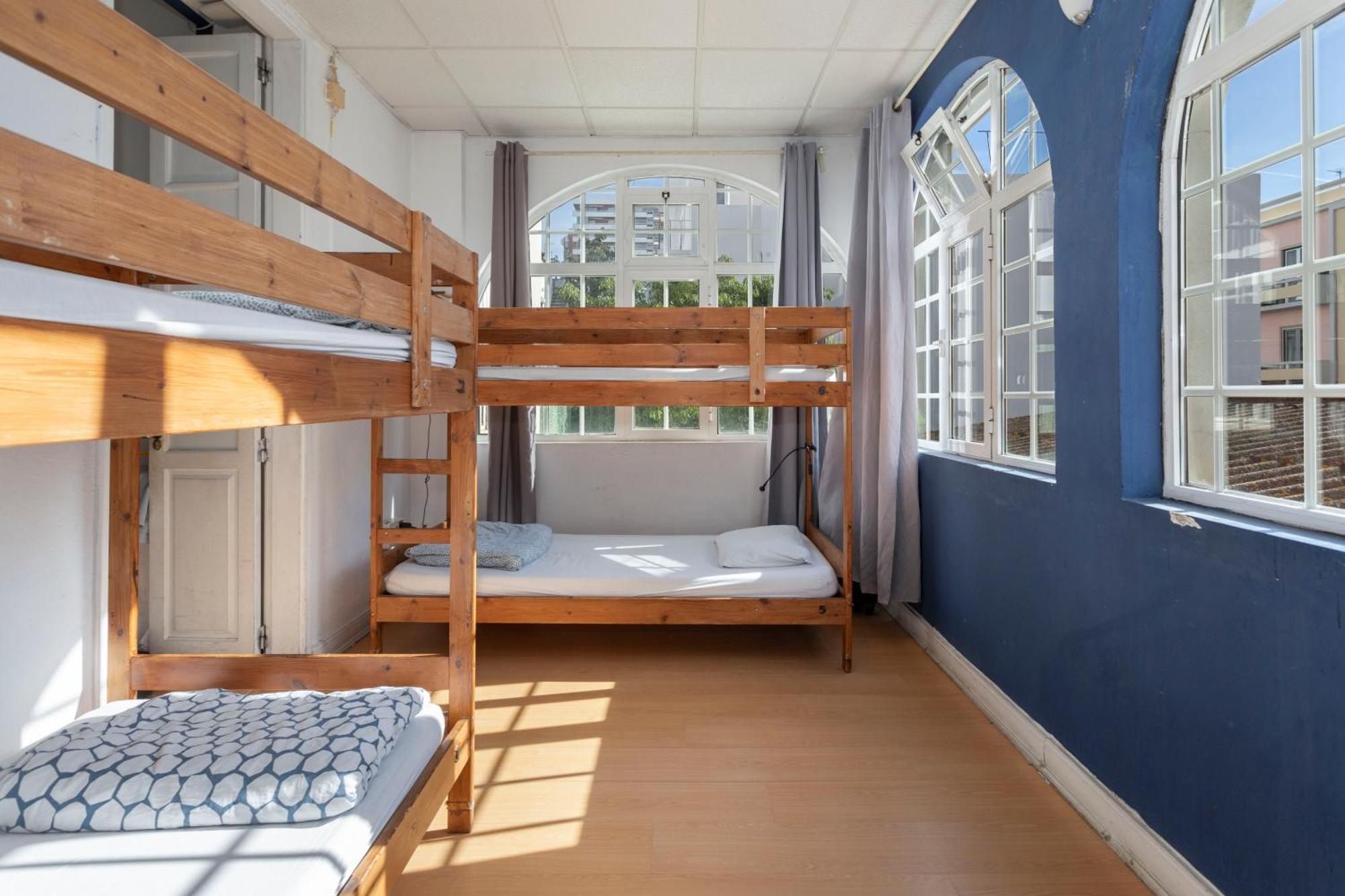 Le Penguin Hostel Faro Pokoj fotografie